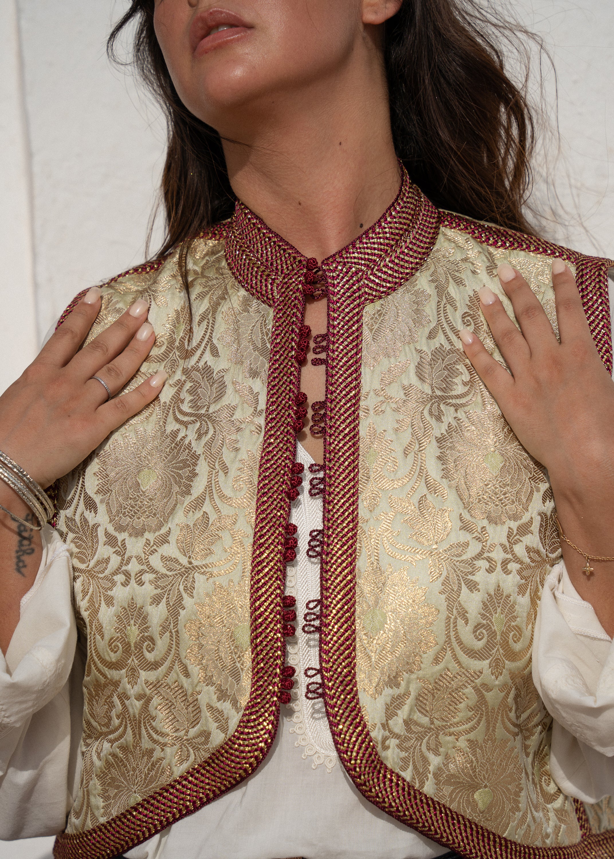SARA GILET
