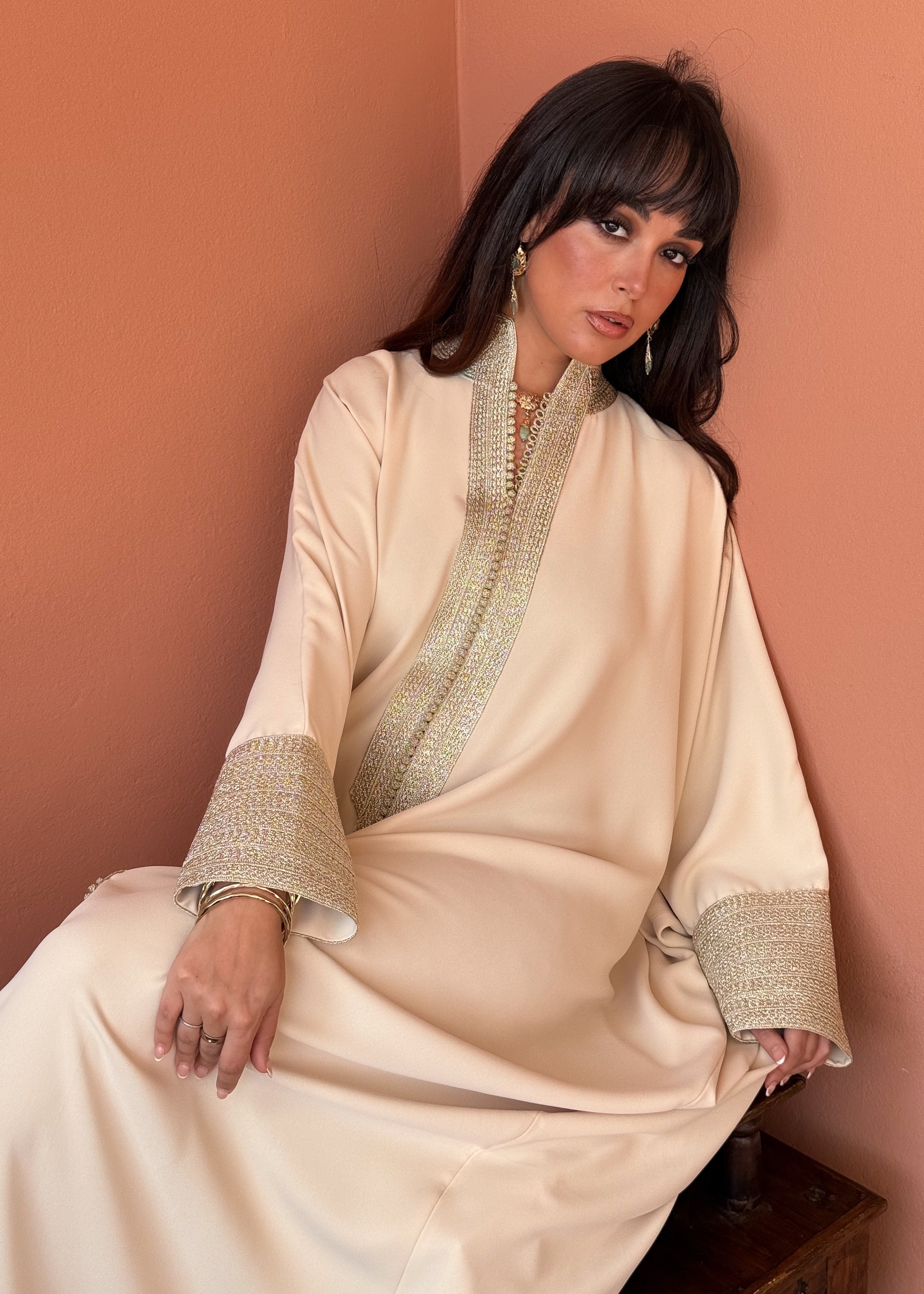 ROQYA OVERSIZED KAFTAN WITH STATEMENT NECKLINE AND SLEEVES
