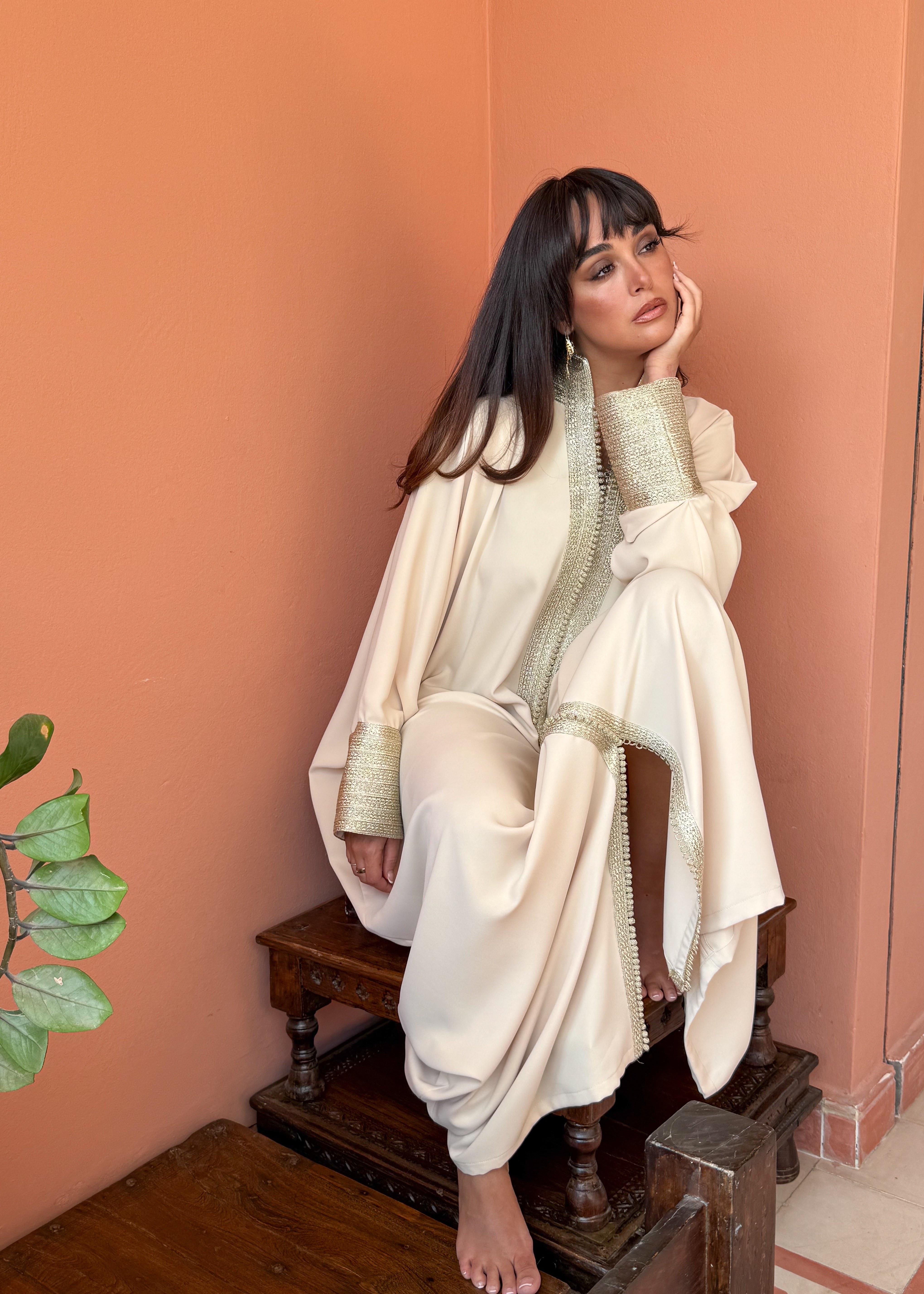 ROQYA OVERSIZED KAFTAN WITH STATEMENT NECKLINE AND SLEEVES