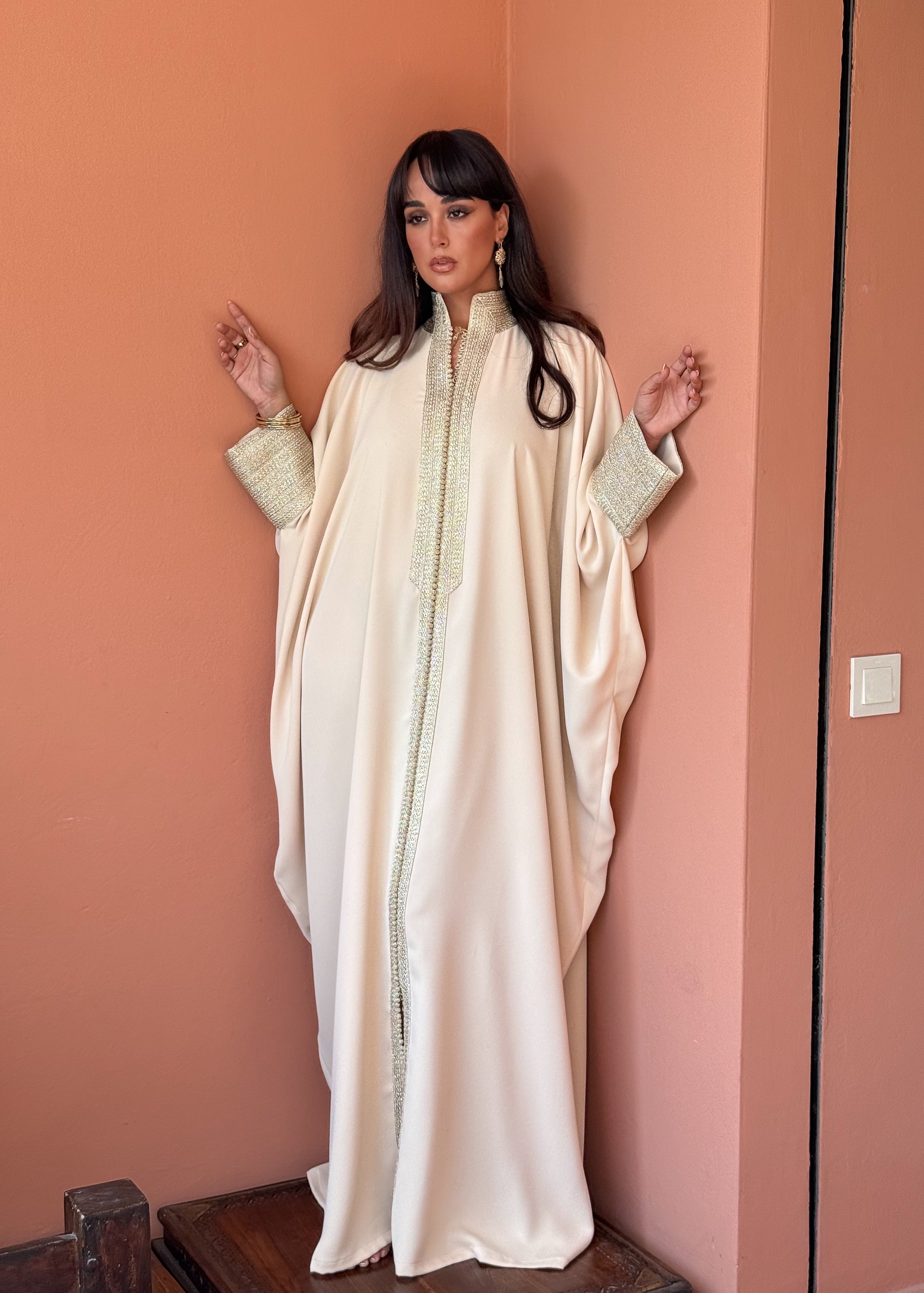 ROQYA OVERSIZED KAFTAN WITH STATEMENT NECKLINE AND SLEEVES
