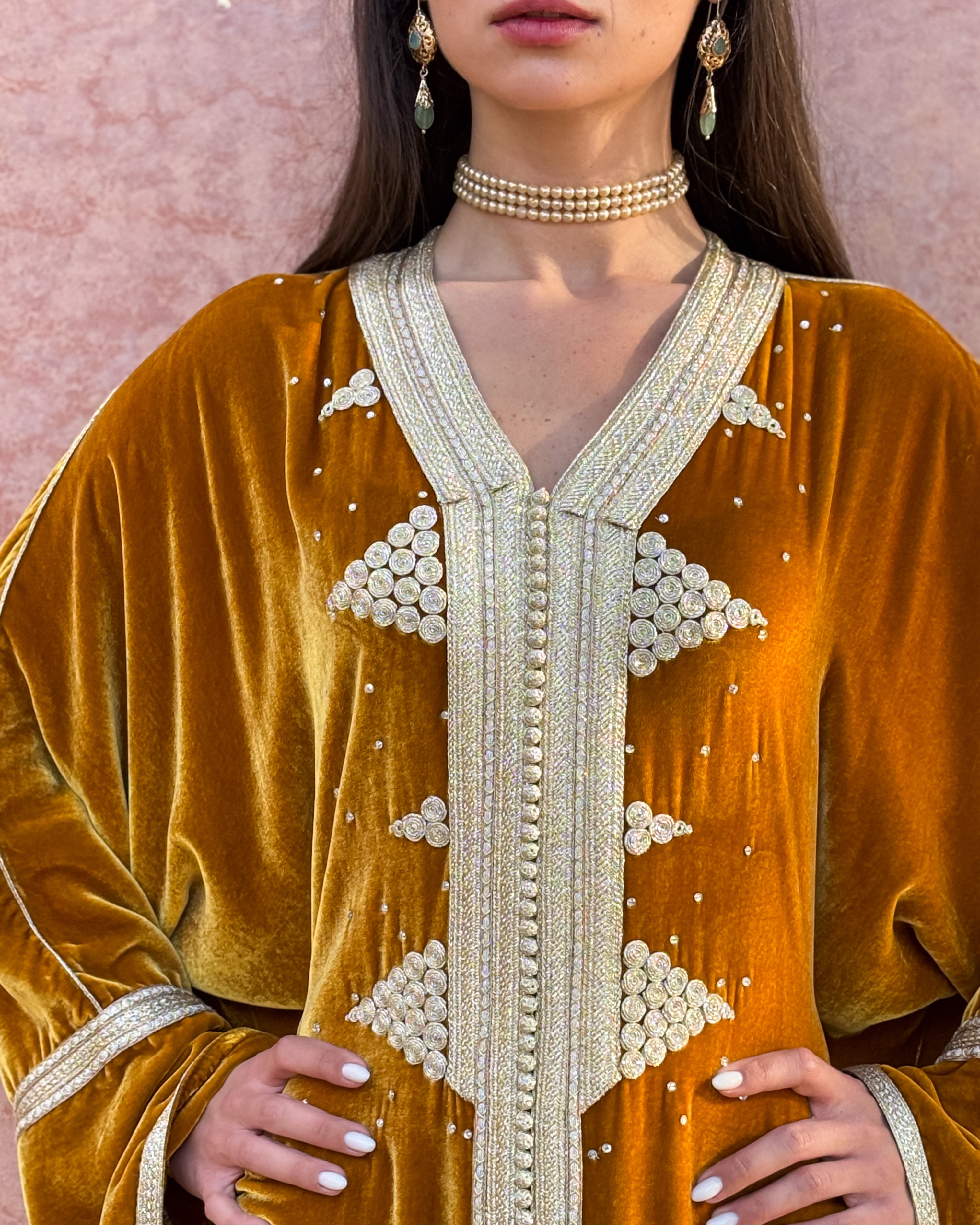 WAHDA EMBROIDERED VELVET KAFTAN