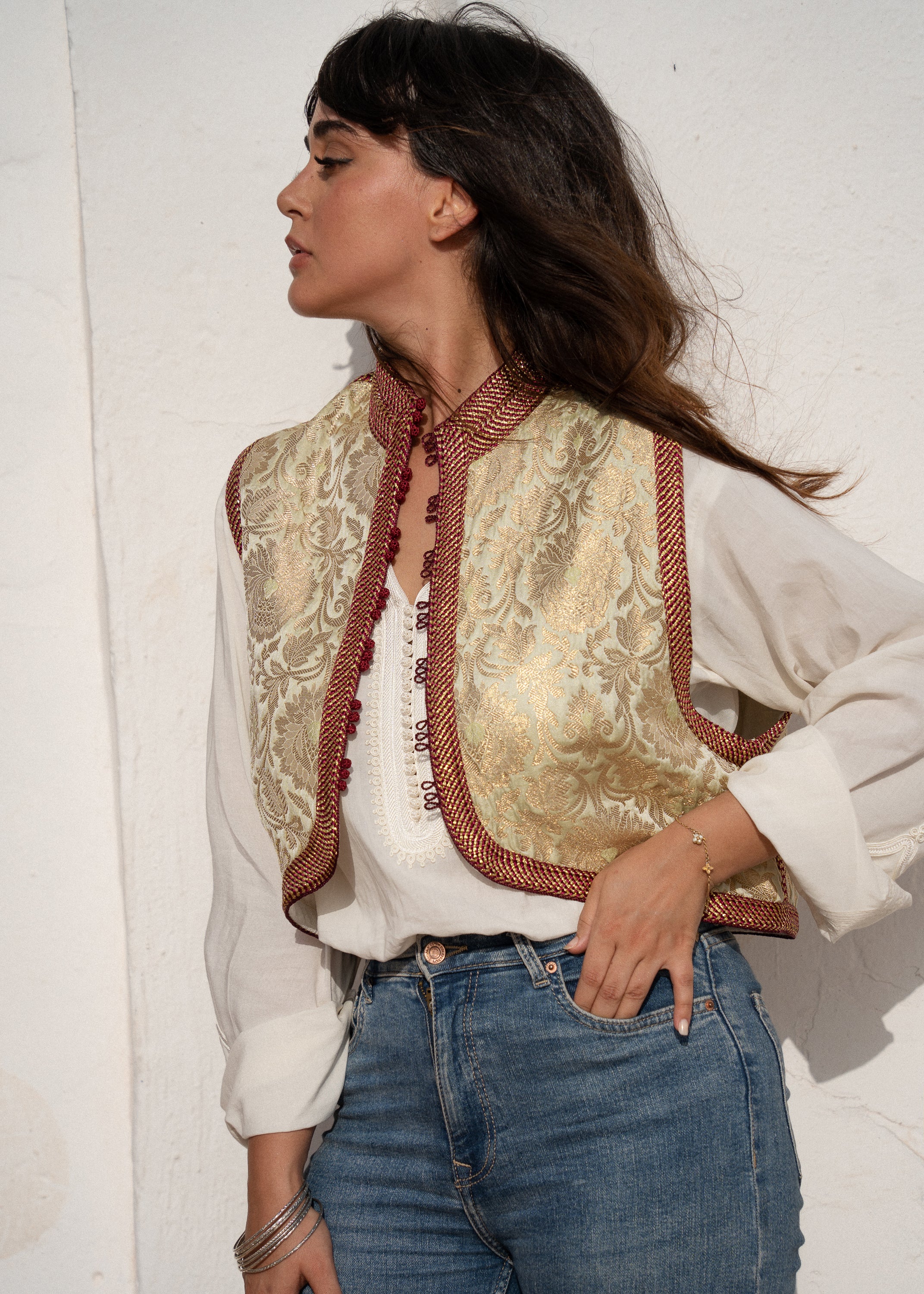 SARA GILET