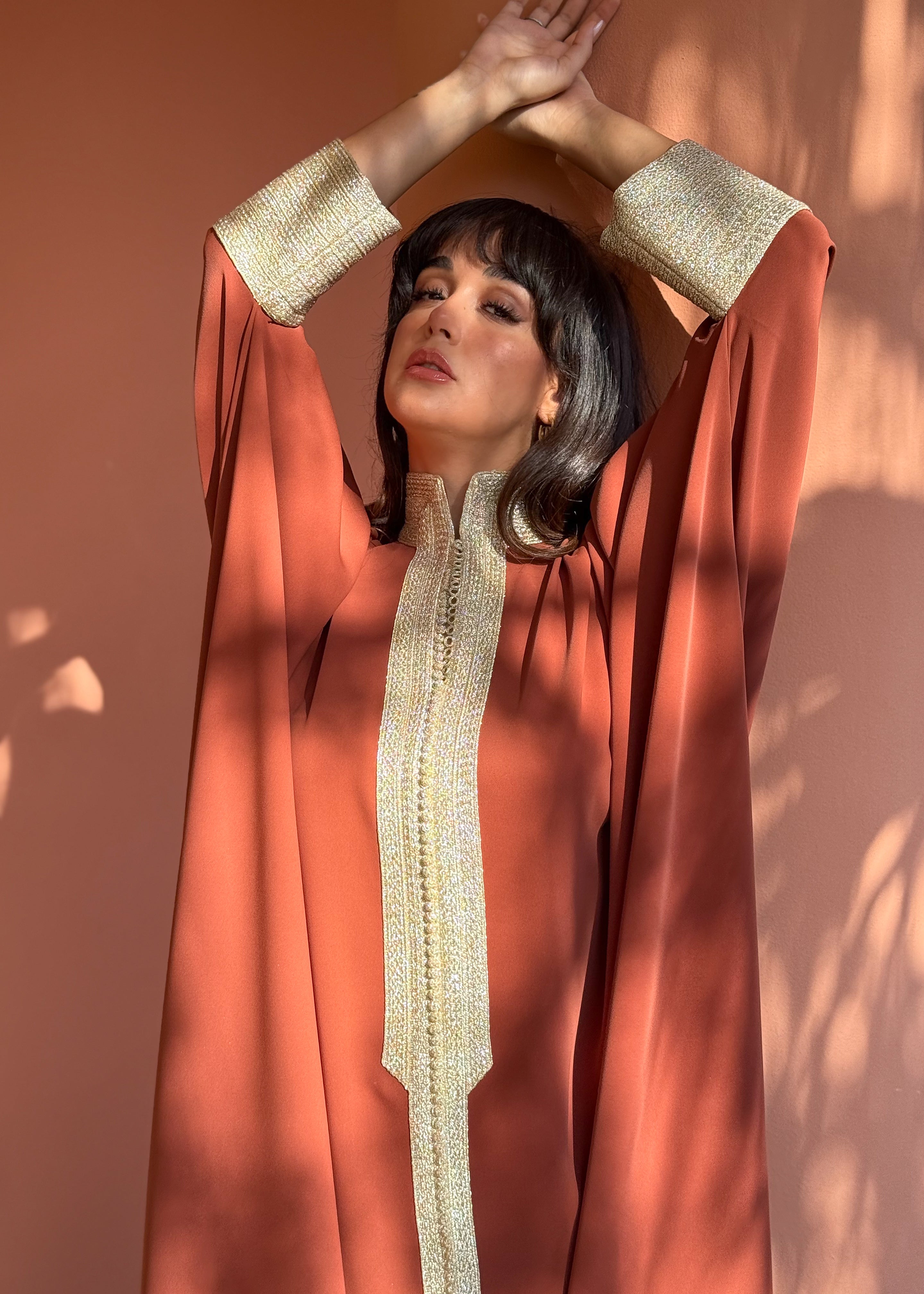 ROQYA OVERSIZED KAFTAN WITH STATEMENT NECKLINE AND SLEEVES