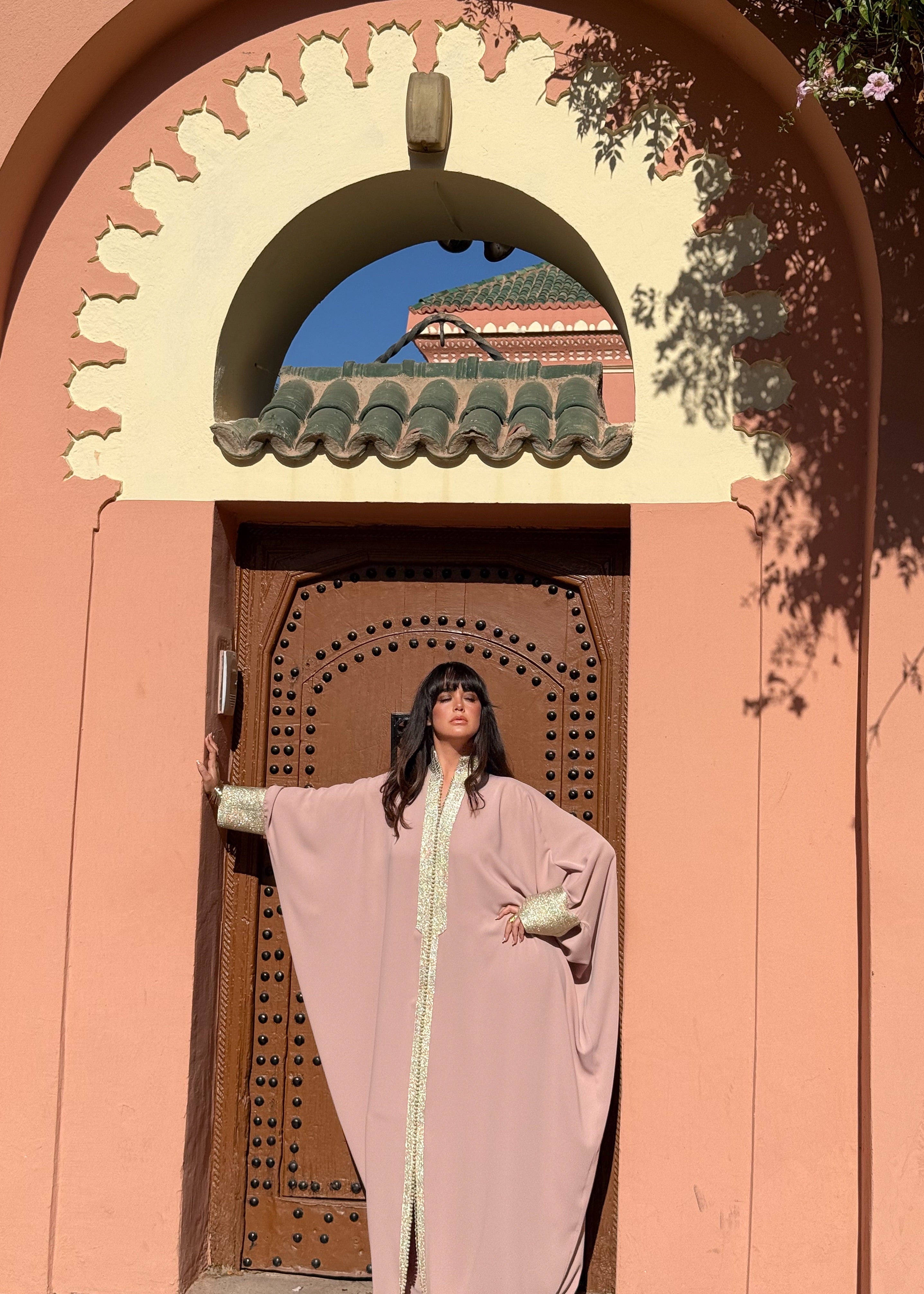ROQYA OVERSIZED KAFTAN WITH STATEMENT NECKLINE AND SLEEVES