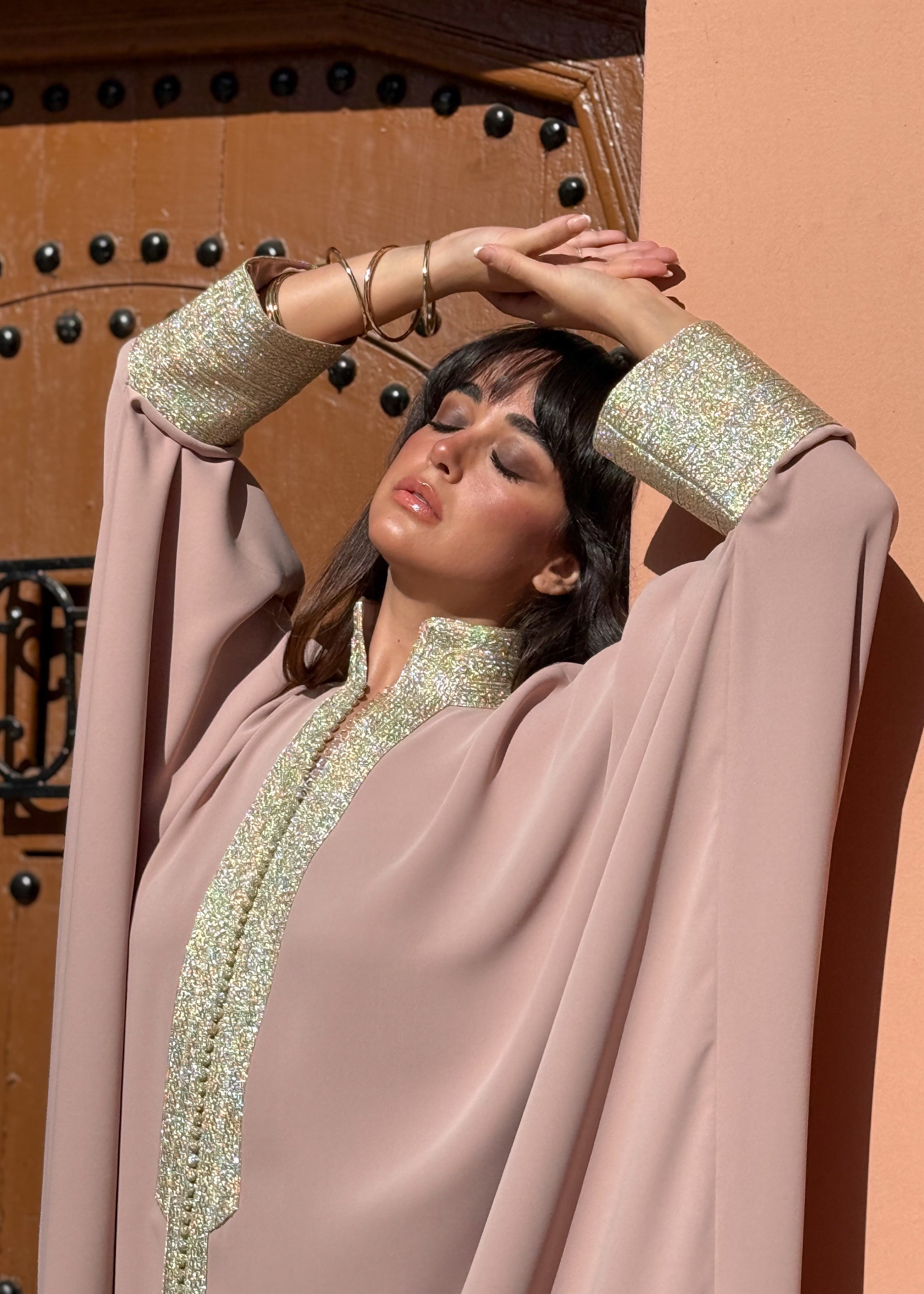 ROQYA OVERSIZED KAFTAN WITH STATEMENT NECKLINE AND SLEEVES