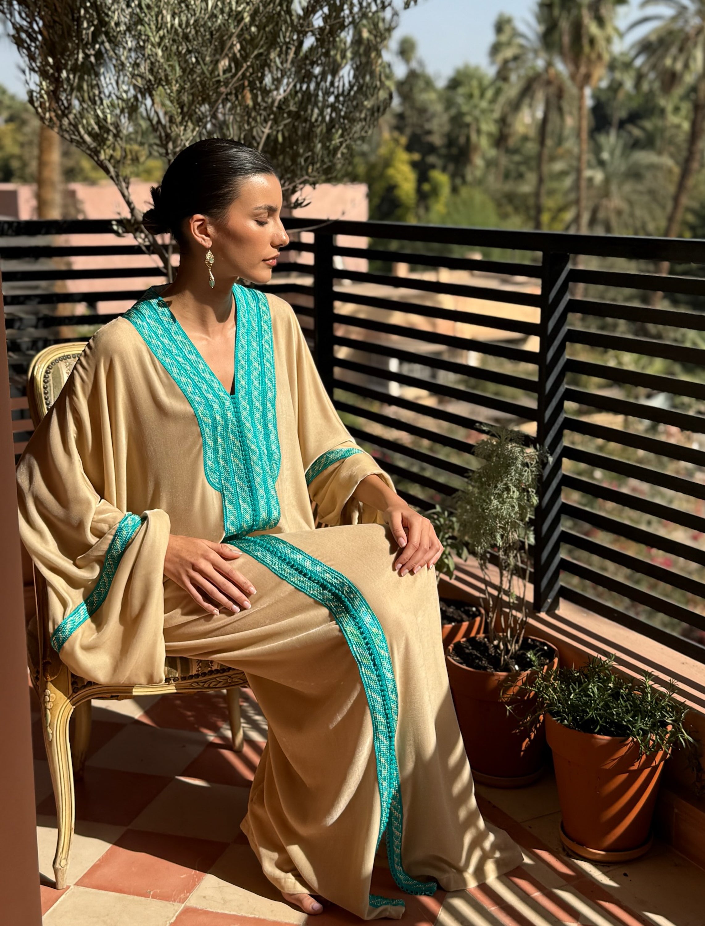 AKILA VELVET COLLAR KAFTAN