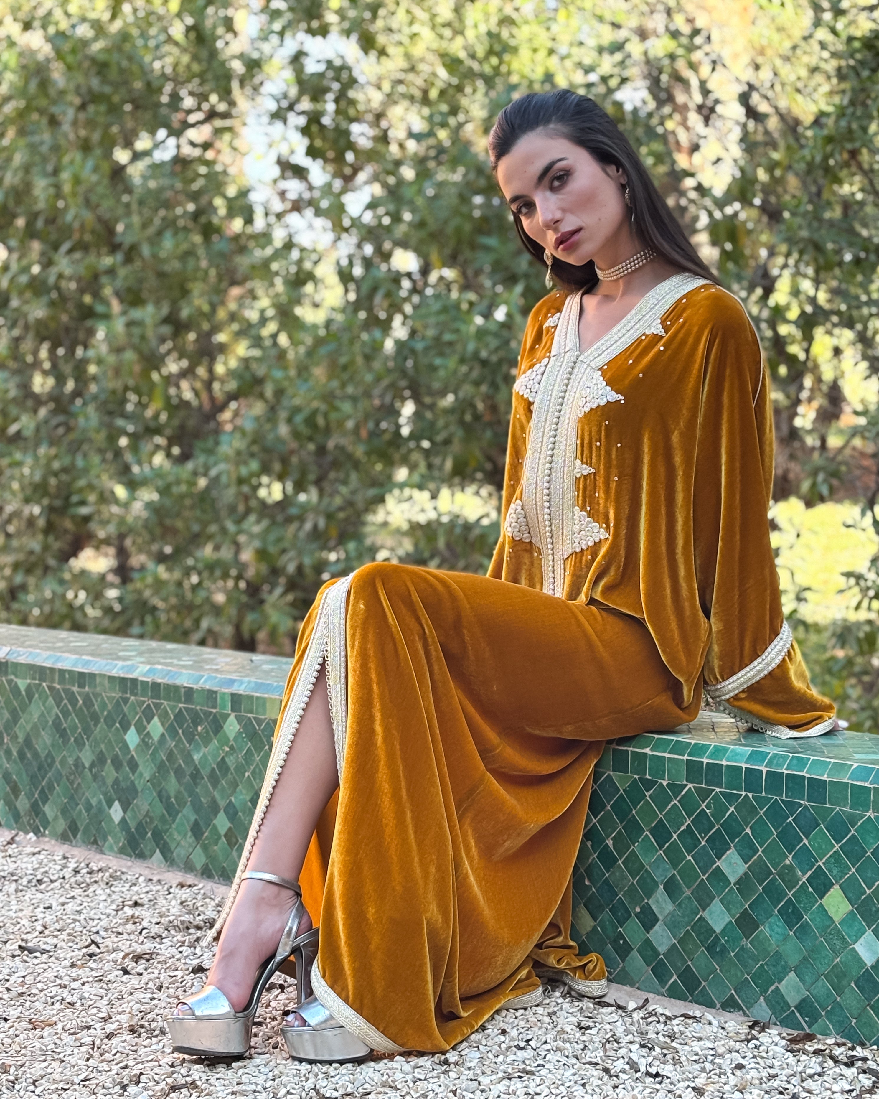 WAHDA EMBROIDERED VELVET KAFTAN