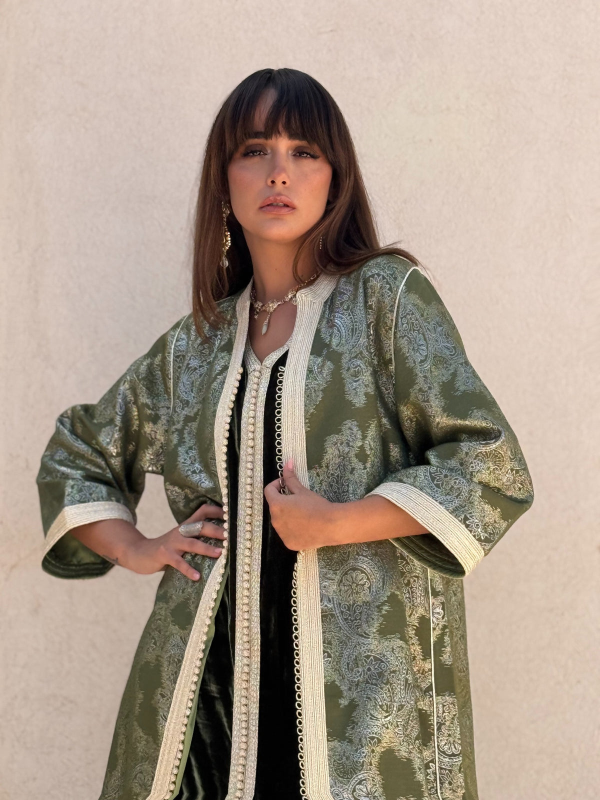 Hinda green patterned kaftan, neckline and sleeve detail